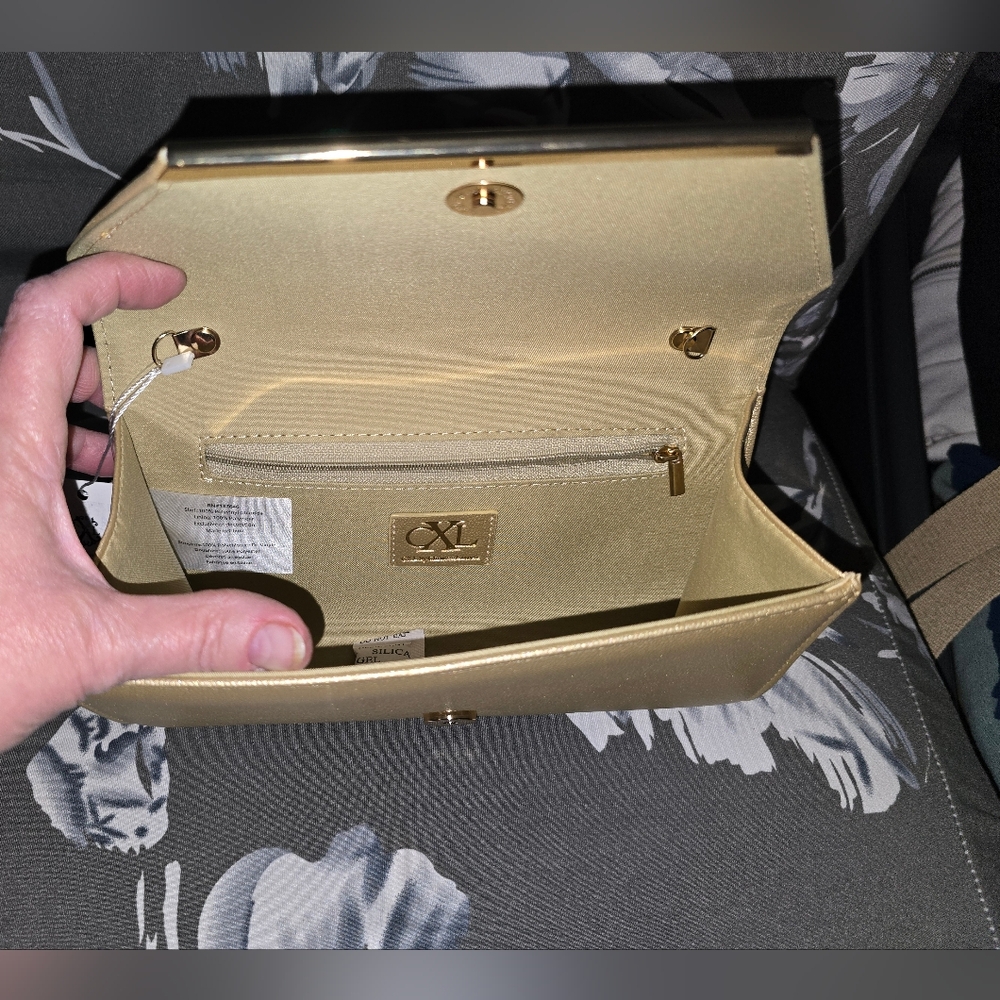 P11 Christian LaCroix Gold Clutch w/Gold Chain Shoulder strap (B) - Picture 4 of 4